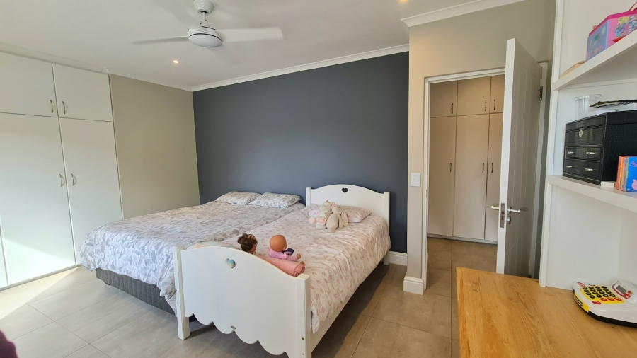 4 Bedroom Property for Sale in Whale Rock Western Cape